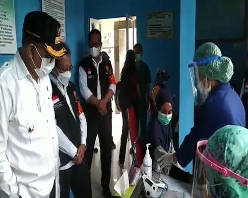 Walikota Tinjau Vaksinasi Pada Puskesmas Karang Panjang Ambon 1 Walikota Tinjau Vaksinasi Pada Puskesmas Karang Panjang Ambon