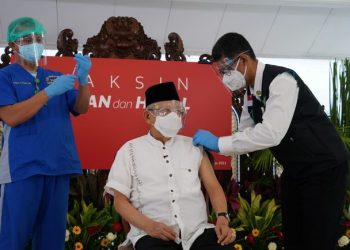 Apakah Divaksinasi COVID-19 Pada Bulan Ramadhan Bisa Batal Puasa ?