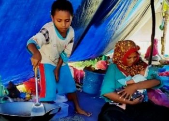 Warga Terdampak Gempa Tehoru di Kamp Pengungsian