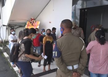 Pelaku Perjalanan Datangi Balai Kota Urus Suket Anak Belum Divaksin