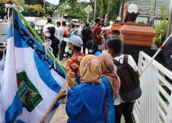 Kubu Serram VS Boma Jas-Merah Adu Argumen Soal PPKM Di Balai Kota