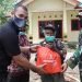 Sambut HUT Ke-76 RI, Satgas TNI Bagi Sembako Kepada Warga Mimika