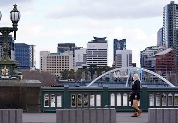 Melbourne Menyambut Penduduk Sydney yang Divaksinasi Tanpa Karantina