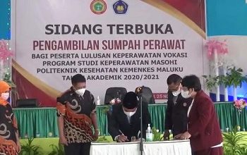 Wisudawan Poltekes Masohi Dikukuhkan Sebagai Angota PPNI Maluku