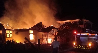 Kebakaran Di Kawasan BTN Wayame Hanguskan Dua Rumah Warga