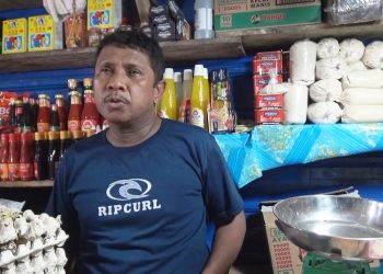 Pedagang Pasar Mardika Jual Minyak Goreng Rp 20.000 Per Liter