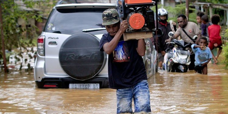 Pemkot dan Polresta Jayapura Berkoordinasi Mengamankan Rumah Warga Pasca Banjir