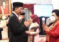 Jokowi Lantik Dubes Perempuan Pertama Asal Papua Fientje Suebu