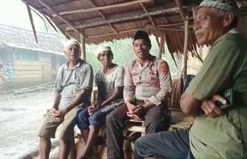 Kapolsek Haruku Temui Pengungsi, Sampaikan Pesan Kamtibmas