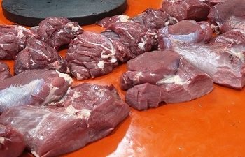 Andalkan Sapi Lokal, Harga Daging di Pasar Mardika Ambon Stabil Rp120 Ribu/kg