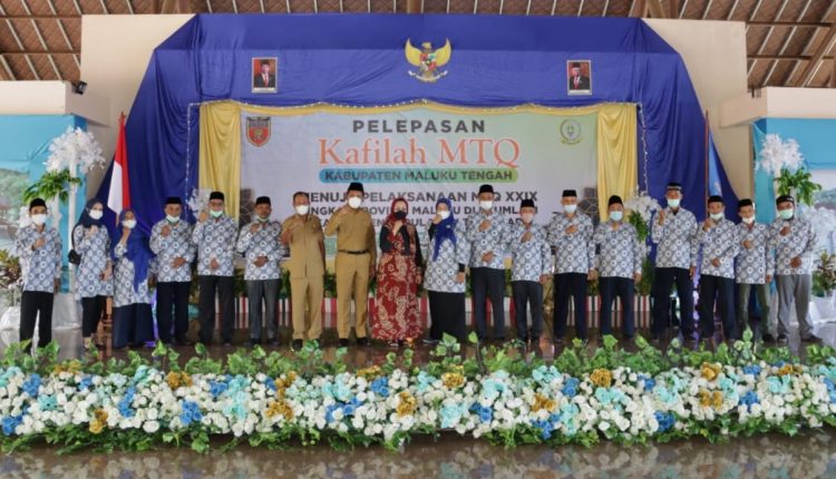 Bupati Maluku Tengah Lepas Kafilah MTQ Ke XXIX Tingkat Provinsi