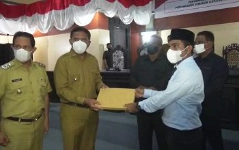 Mayoritas Fraksi DPRD Maluku Tengah Terima LKPJ Bupati Tuasikal Abua