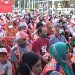 Apresiasi Petugas Kebersihan Baznas Bersama TP-PKK Provinsi Bagikan 165 Paket Zakat Fitrah