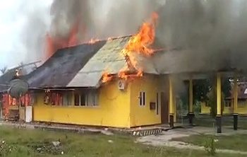 Kantor Dinas Pendidikan Kabupaten Buru Hangus Dilalap Jago Merah