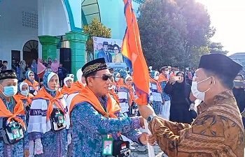 63 Calon Jemaah Haji Maluku Tengah Dilepas Menuju Tanah Suci
