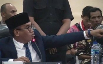 Ruhunussa Sentil Bupati Malteng  Selesaikan Konflik Haruku dan Pemekaran Dua Kecamatan