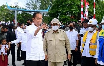 Presiden Jokowi Resmikan Jembatan Wear Fair Dan Bagi BLT Di Kota Tual