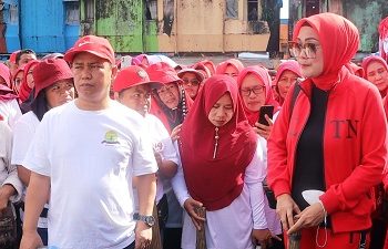 Ribuan Pedagang Mardika Ambil Bagian Bersama Ina Latu dan APMA Bersih Kota