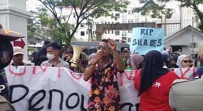Mahasiswa IAIN Ambon Demo Tolak Kenaikan BBM 1 Mahasiswa IAIN Ambon Demo Tolak Kenaikan BBM