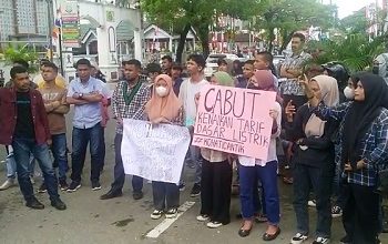 HMI Cabang Ambon Demo Tolak Kenaikan BBM