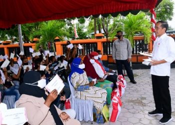 Presiden Jokowi Serahkan Bantuan Sosial di Kabupaten Maluku Tenggara