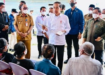 Presiden Jokowi Serahkan Bantuan Sosial di Kantor Pos Jailolo