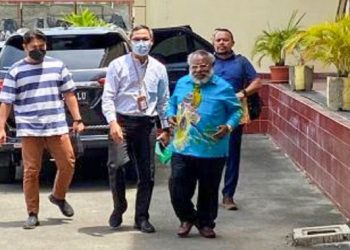 Tim Penyidik KPK Tangkap Bupati Mimika Eltinus Omaleng