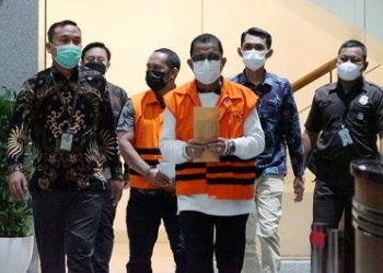 Jalani Sidang Perdana Mantan Walikota RIcahrd Louhenapessy  Didakwa Terima Suap 11,2 Miliar
