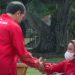 Presiden Jokowi Serahkan Bonus Untuk Atlet Peraih Medali ASEAN Paragames XI 2022