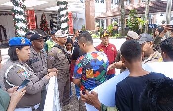 Mahasiswa Demo Minta Kadishub Kota Ambon Dicopot