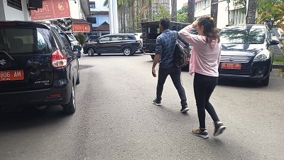 Selanno Ingatkan Aturan Penggunaan Randis Pelat Merah Hanya di Hari Kerja Kantor 1 Selanno Ingatkan Aturan Penggunaan Randis Pelat Merah Hanya di Hari Kerja Kantor
