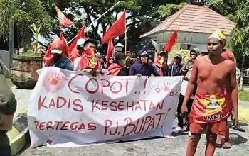 LMND Demo Minta Pemda Malteng Segara Bayar Insentif Nakes