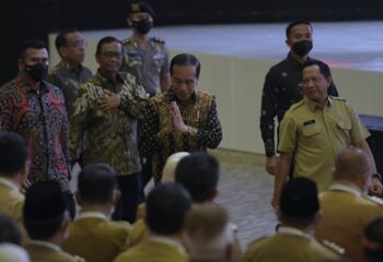 Presiden Jokowi Minta Kepala Daerah Pantau Harga Barang dan Jasa, Kendalikan Inflasi