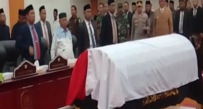 DPRD Kota Tual Gelar Paripurna Pelepasan Jenazah Ishak Nuhuyanan 1 DPRD Kota Tual Gelar Paripurna Pelepasan Jenazah Ishak Nuhuyanan