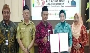 Pastikan Penurunan Stungting, Pemkab Buru, Baznas Dan TP PKK Bagi Bantuan