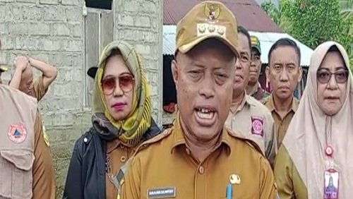 Pemkab Buru Serahkan Bantun Kepada Korban Bencana Angin Puting Beliung 1 Bantun