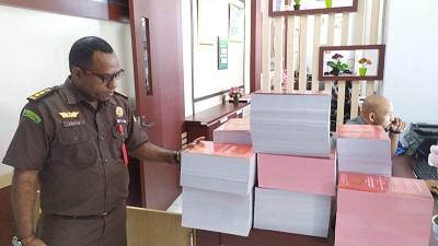 JPU Limpahkan Berkas Perkara RSUD Dr. Haulussy ke Pengadilan Tipikor Ambon 1 JPU Limpahkan Berkas Perkara Tipikor Rsud Dr. Haulussy ke Pengadilan Tipikor Ambon