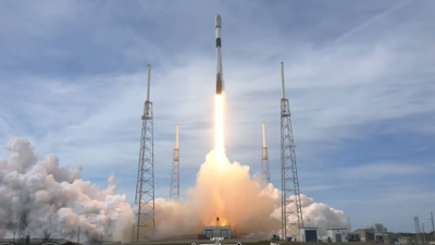 SpaceX Luncurkan 21 Satelit Internet Starlink Ke Luar Angkasa