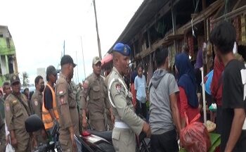Satpol-PP Kota Ambon Rutin Lakukan Penertiban Pedagang Pasar Mardika