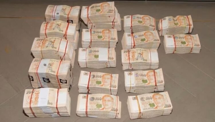 Polisi Singapura Tangkap 10 Orang Asing Terkait Pencucian Uang dan Pemalsuan senilai Rp11,3 Triliun 1 Polisi Singapura Tangkap 10 Orang Asing Terkait Pencucian Uang dan Pemalsuan senilai Rp11,3 Triliun