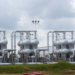 Tangki penyimpanan minyak dan peralatan pipa minyak mentah terlihat selama tur oleh Departemen Energi di Cadangan Minyak Strategis di Freeport, Texas, AS