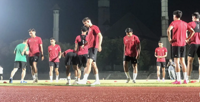 Pemain timnas Indonesia U-23 menjalani latihan terakhir jelang melawan timnas Turkmenistan U-23, di Stadion Sriwedari, Solo, Senin (11/9/2023).