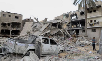 Bangunan-bangunan yang hancur akibat serangan Israel di Kota Khan Younis
