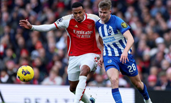 Duel antara bek Arsenal, Gabriel Magalhaes dan penyerang Brighton, Evan Ferguson