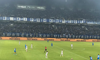Pertandingan Persib Bandung kontra Persik Kediri di Stadion Gelora Bandung Lautan Api (GBLA), Bandung