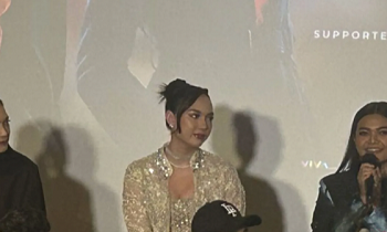 Aktris Ira Wibowo, Raquel Katie Larkin, dan penyanyi Citra Scholastika saat hadir dalam acara penayangan perdana film “Layangan Putus”