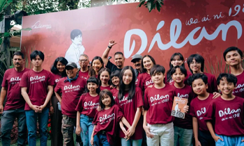 Para aktor pemeran "Dilan 1983: Wo Ai Ni" saat menghadiri konferensi pers di Jakarta