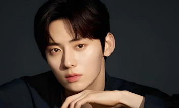 Aktor dan solois asal Korea Selatan Hwang Minhyun