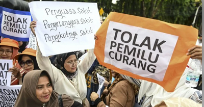 1.978 Polisi Siaga Amankan Aksi Demo di Patung Kuda dan KPU 1 Demo di depan kantor Komisi Pemilihan Umum (KPU), Jakarta, Jumat (16/2/2024)