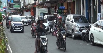 Lebaran Hari Ketiga, Pertokoan Di Ambon Kembali Dibuka 1 AY Patty